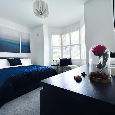 Stylish 3 Bed Flat With Garden Lägenhet London Exteriör bild