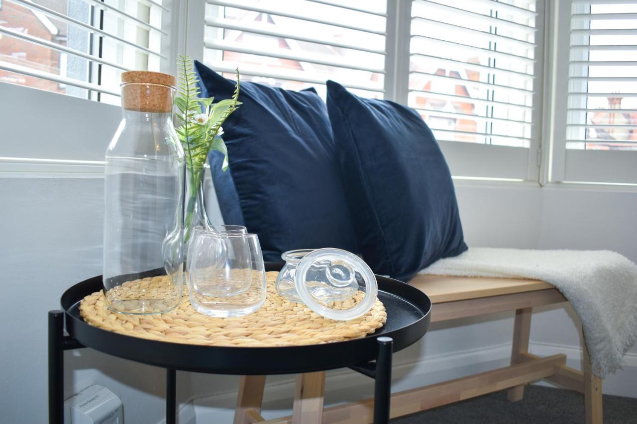 Stylish 3 Bed Flat With Garden Lägenhet London Exteriör bild