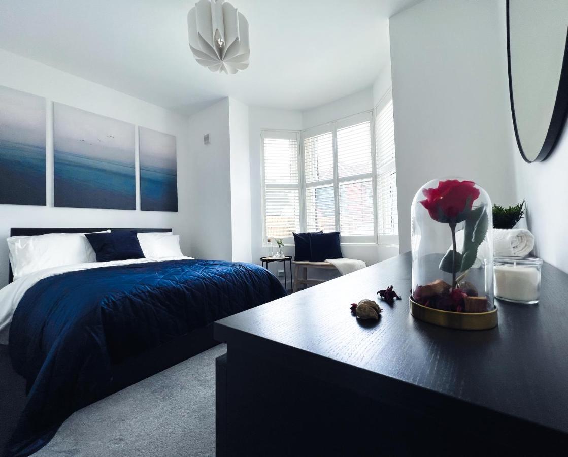 Stylish 3 Bed Flat With Garden Lägenhet London Exteriör bild